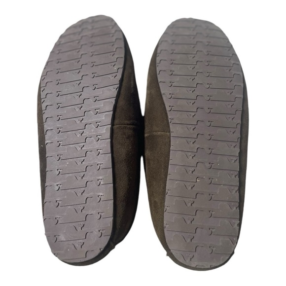 Vineyard Vines Men’s Chocolate Brown Suede Shearling Lined Slippers - Picture 5 of 9